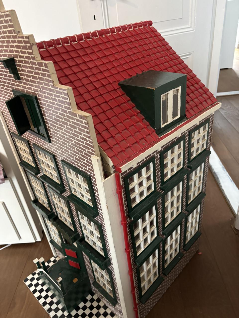 Handgemaakt poppenhuis