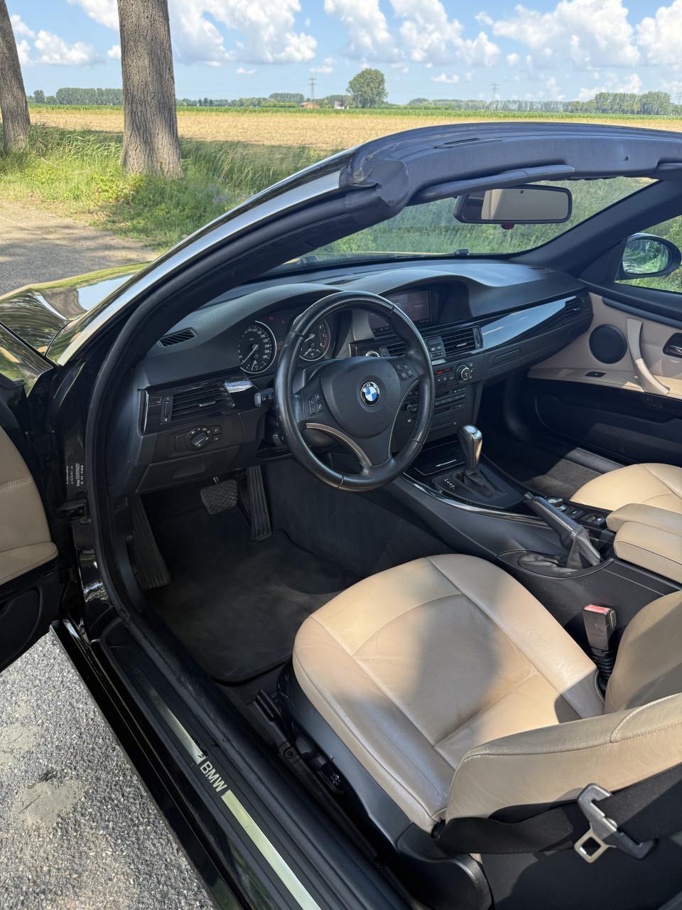 BMW 325i Cabrio (E93) Automaat | 145.000 km | Nieuwe APK | Trekhaak