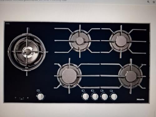 MIELE KM3054 gas-op-glas 5-pits kookplaat + NOVY 230 eiland-afzuigkap NIEUW