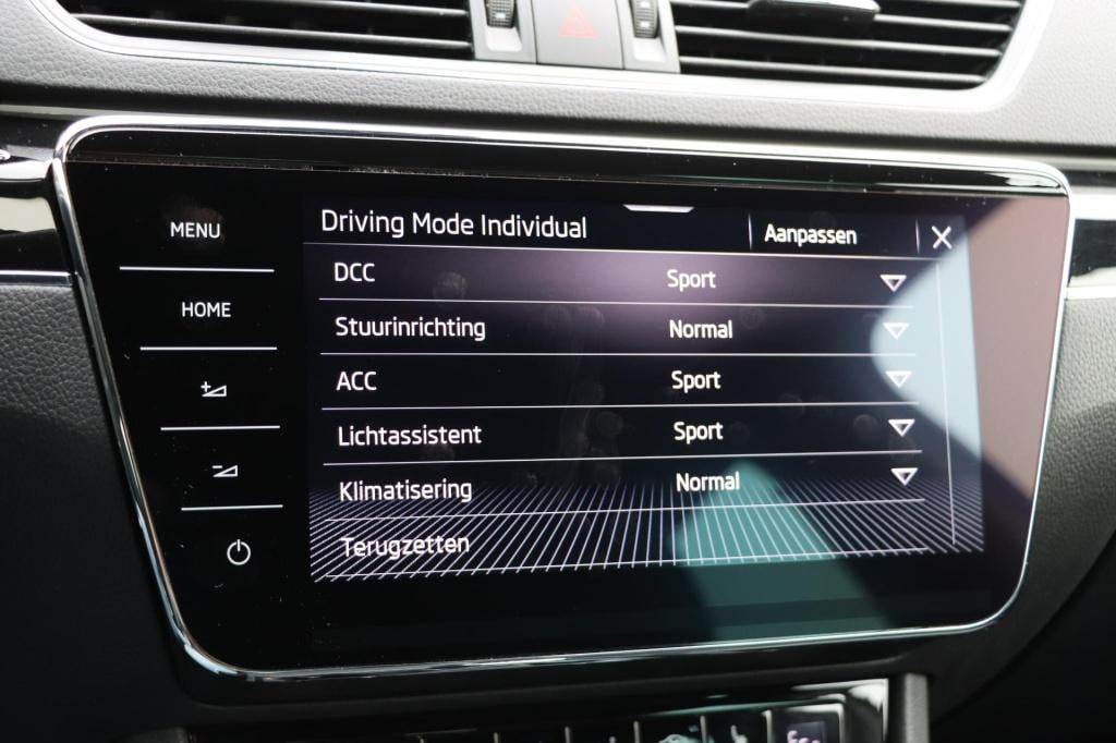 Skoda Superb combi 1.4 tsi laurin & klement 218pk dsg6 | lederen bekleding 