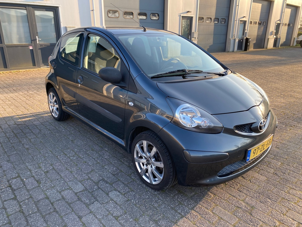 Toyota Aygo 1.0-12v >5deurs, airco, maar 84532km!<