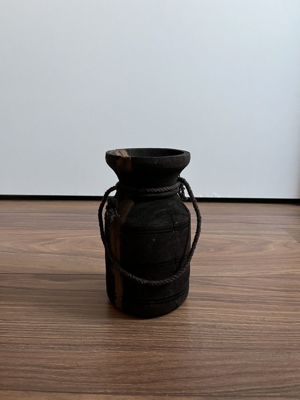 Nepalese pot met touw nr. 7