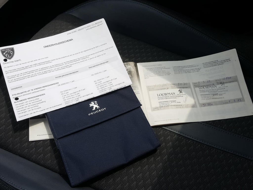 Peugeot 2008 1.2 puretech 100pk allure navigatie | trekhaak | cruise & clim