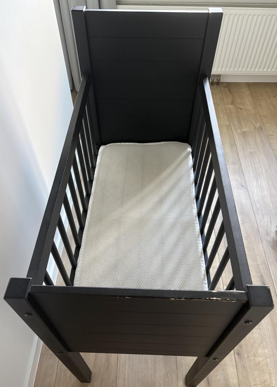 Kidsmill Noa Wieg Mat Zwart Met Aerosleep Matras Evolution Pack 40 x 80 cm