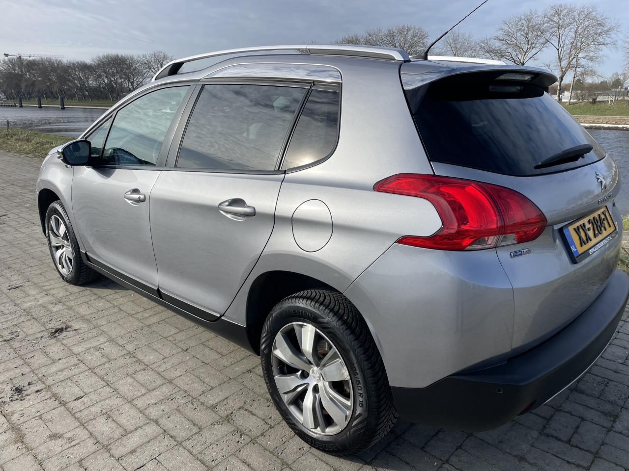 Peugeot 2008 1.2 pure tech style