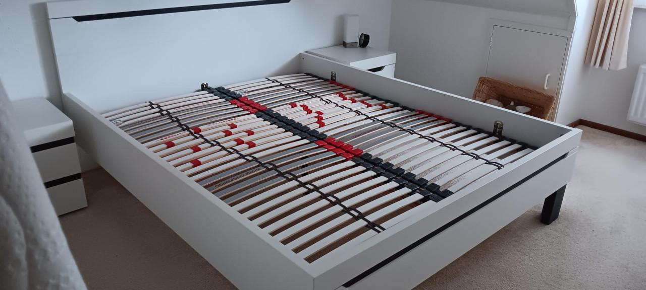 COMPLETE SLAAPKAMER (incl. nachtkastjes, matras, latten bodem, kledingkast)