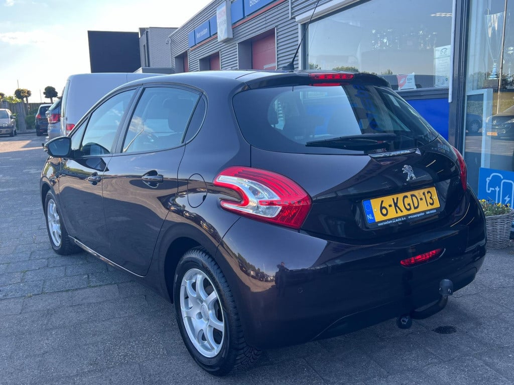 Peugeot 208 1.2 vti envy, navi, trekhaak enz...