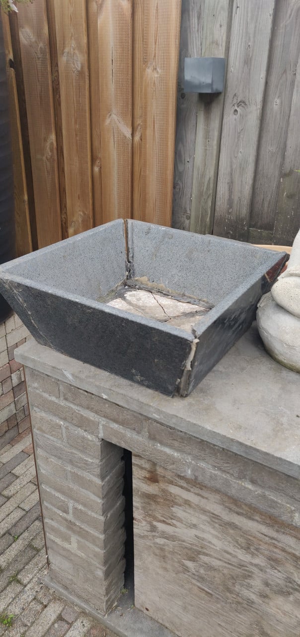 Granieten plantenbak gratis af te halen