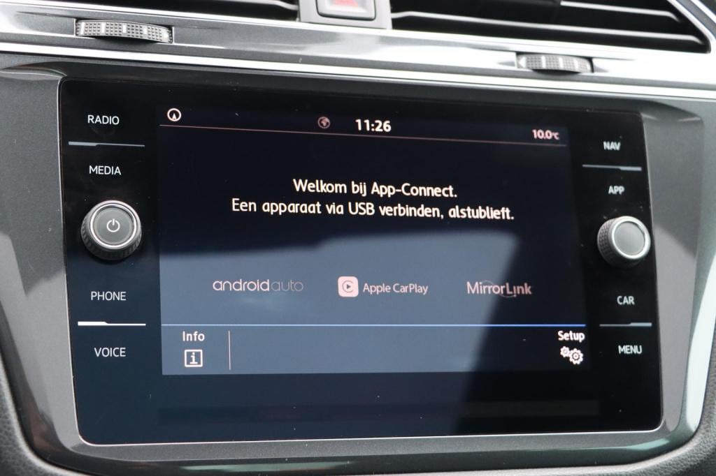 Volkswagen Tiguan 1.4 tsi comfortline business r | panoramadak | trekhaak |