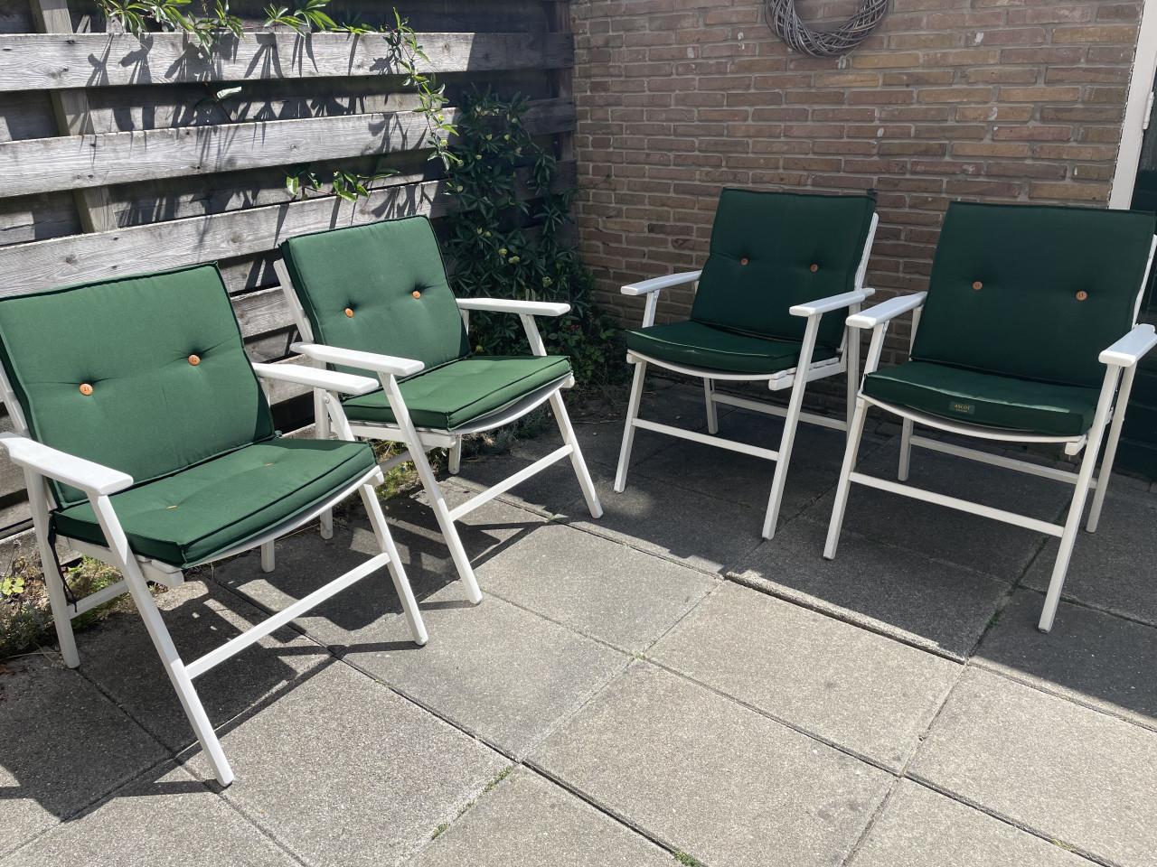 Houten tuinstoelen inclusief kussens