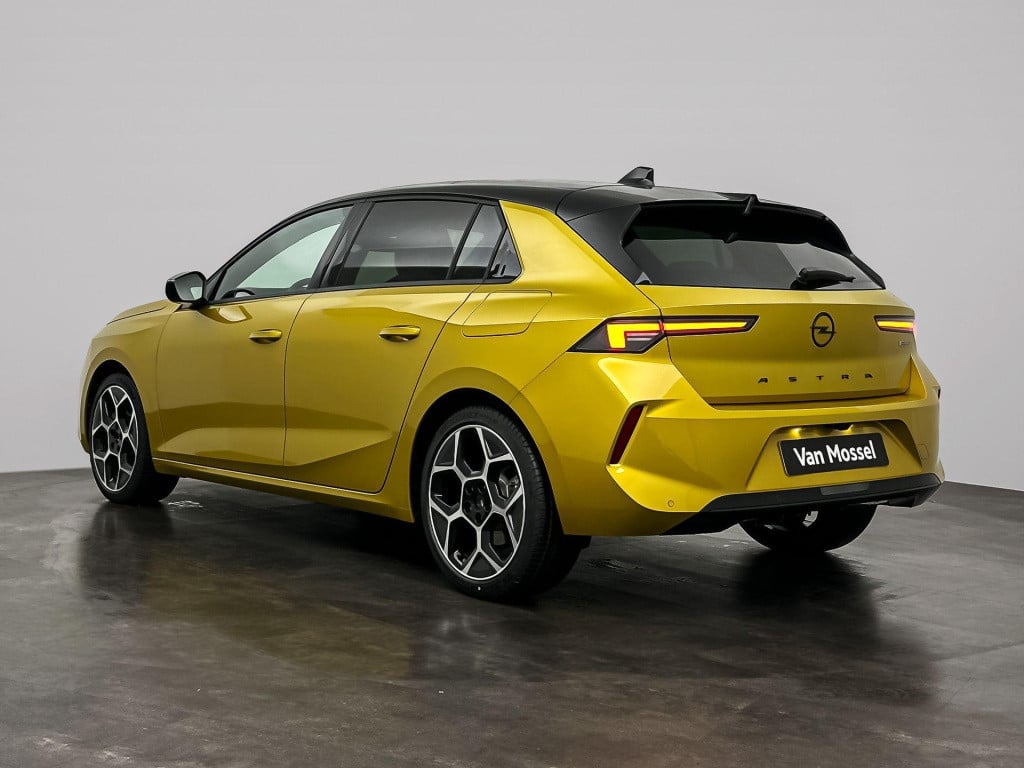 Opel Astra 1.6 turbo plug in hybrid ultimate | voorraadmodel | snel rijden 