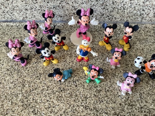 Heel veel verschillende rubberen Disney figuurtjes. +/- 5 cm. hoog.