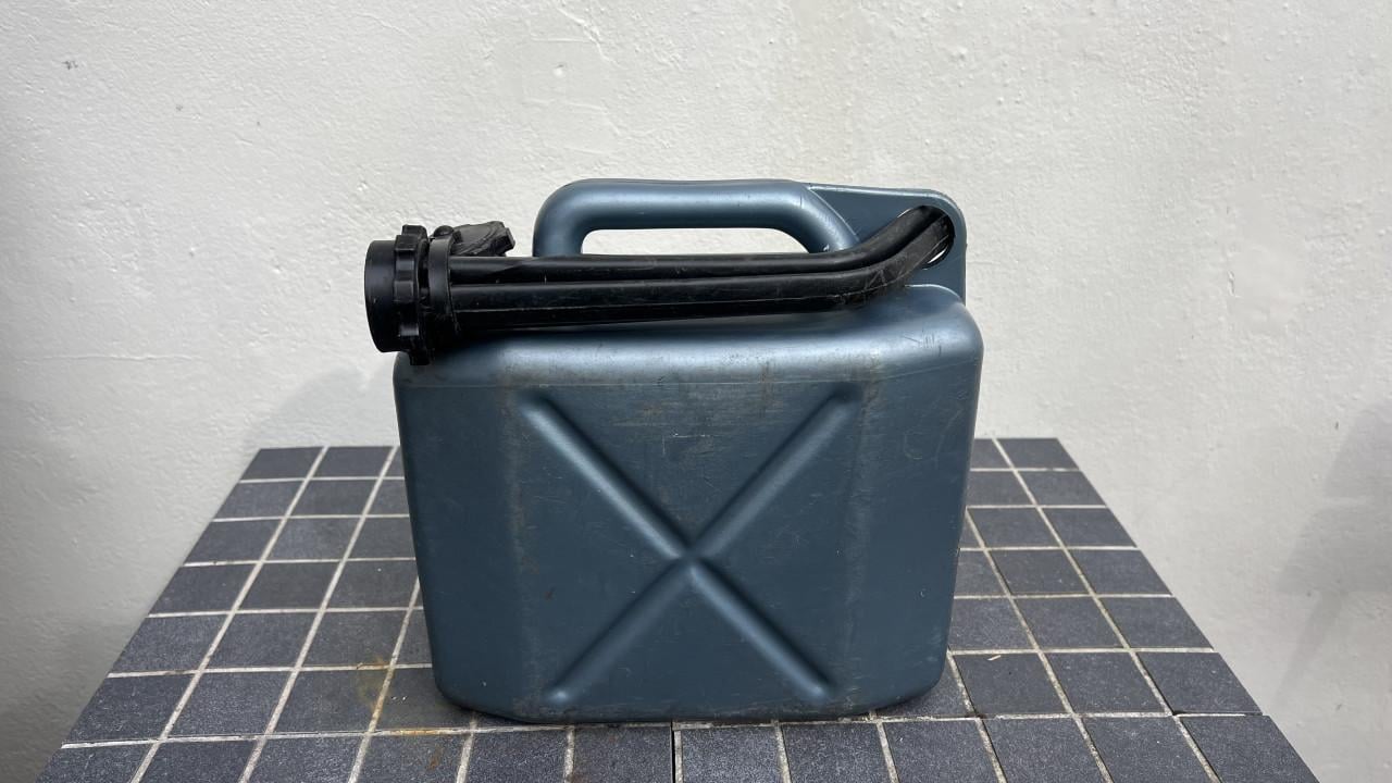 Stevige kunststof brandstof jerrycans met anti-overlooptrechter