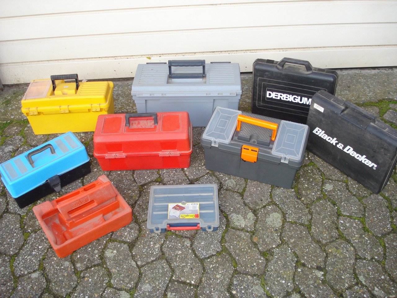 Diverse metalen en kunststof ladenkasten+gereedschapkoffers