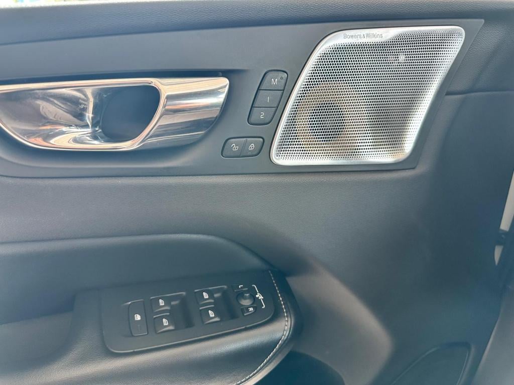 Volvo XC60 2.0 d5 awd r-design luchtvering | standkachel