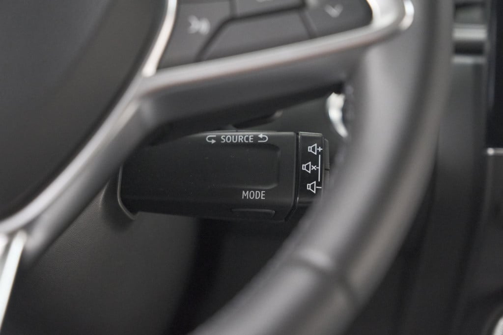 Renault Captur mild hybrid 140 edc techno | camera | 9.3 inch scherm | appl