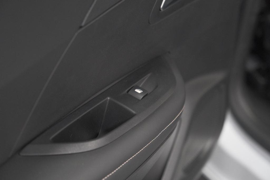 Peugeot 2008 puretech 100 allure | apple carplay | parkeersensoren | climat