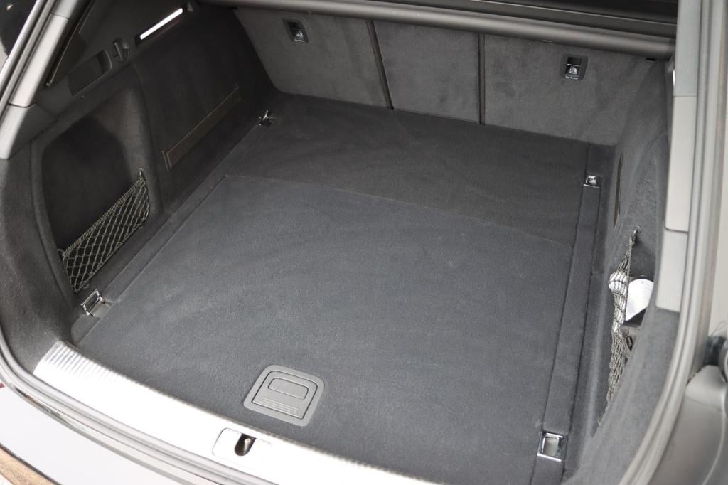 Audi A4 avant 40 tfsi launch edition sport