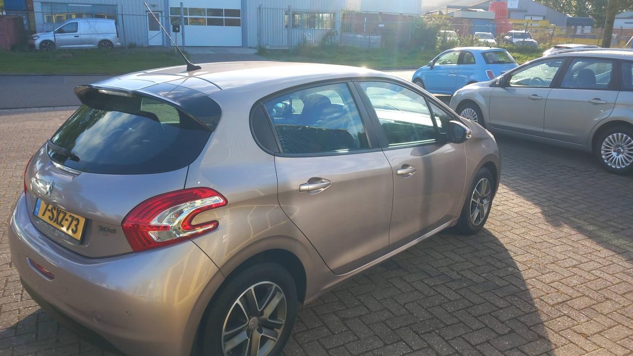 Peugeot 208  1.2 e-VTI Envy AUTOMAAT !!! 5drs 2013 airco-lm velgen