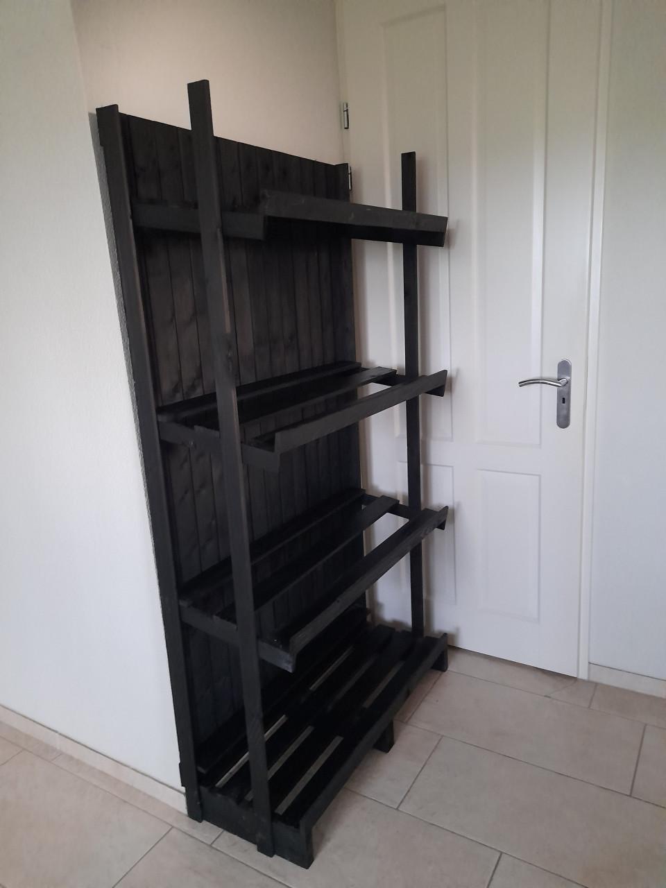 Zwart rek 40 x 100 x 180H (in goede staat )