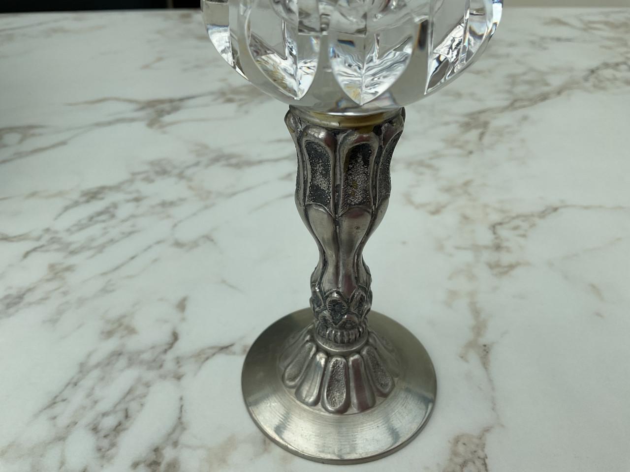 Oude glazen met tinnen voet