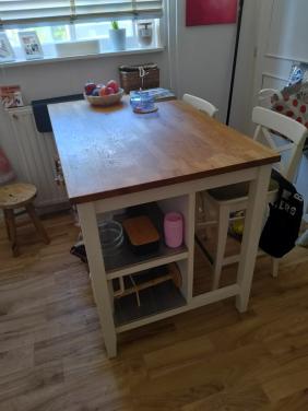 Bartafel met opbergruimte en2 krukken
