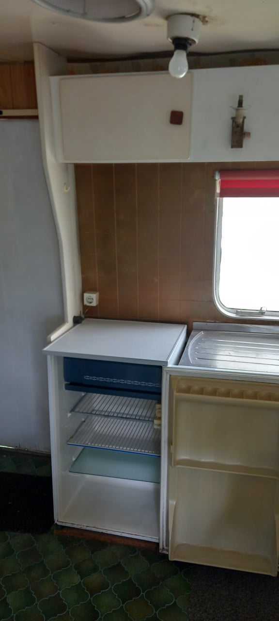 Gratis op te halen: oude stacaravan