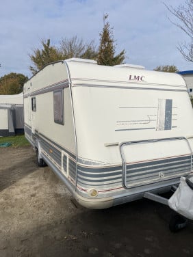 Lmc luxus caravan 560 met 4 seizoenen voortent airco compleet