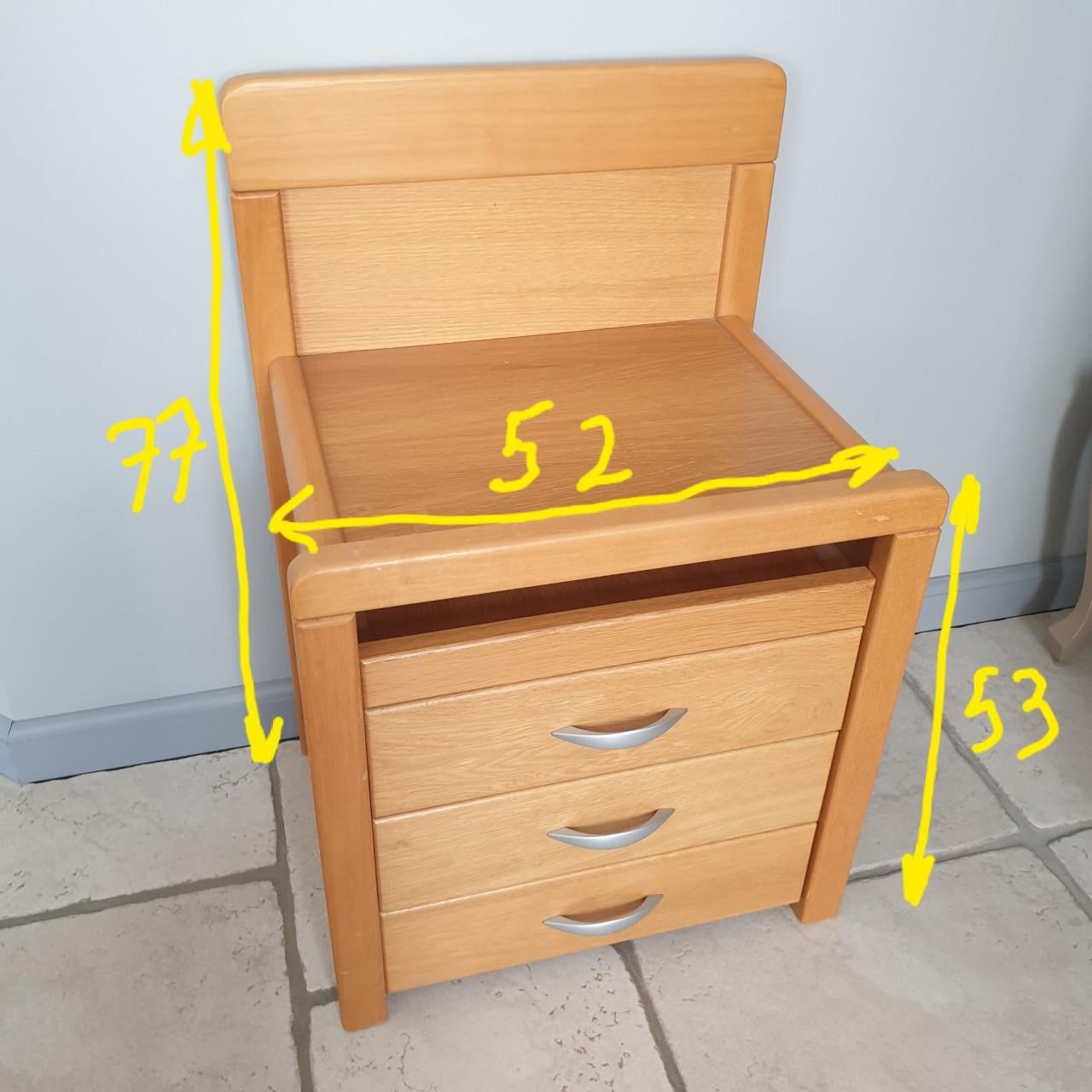 Nachtkastje 3 lades + 1 uitschuifblad