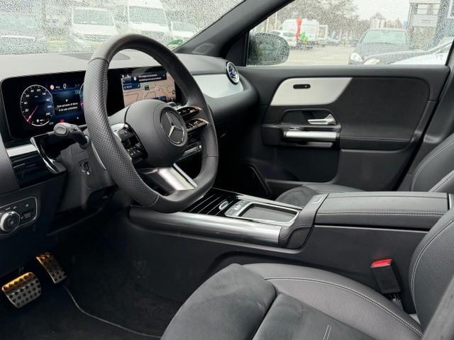 Mercedes-Benz Gla-klasse 180 amg line i 2025 i panorama dak i manufaktur al