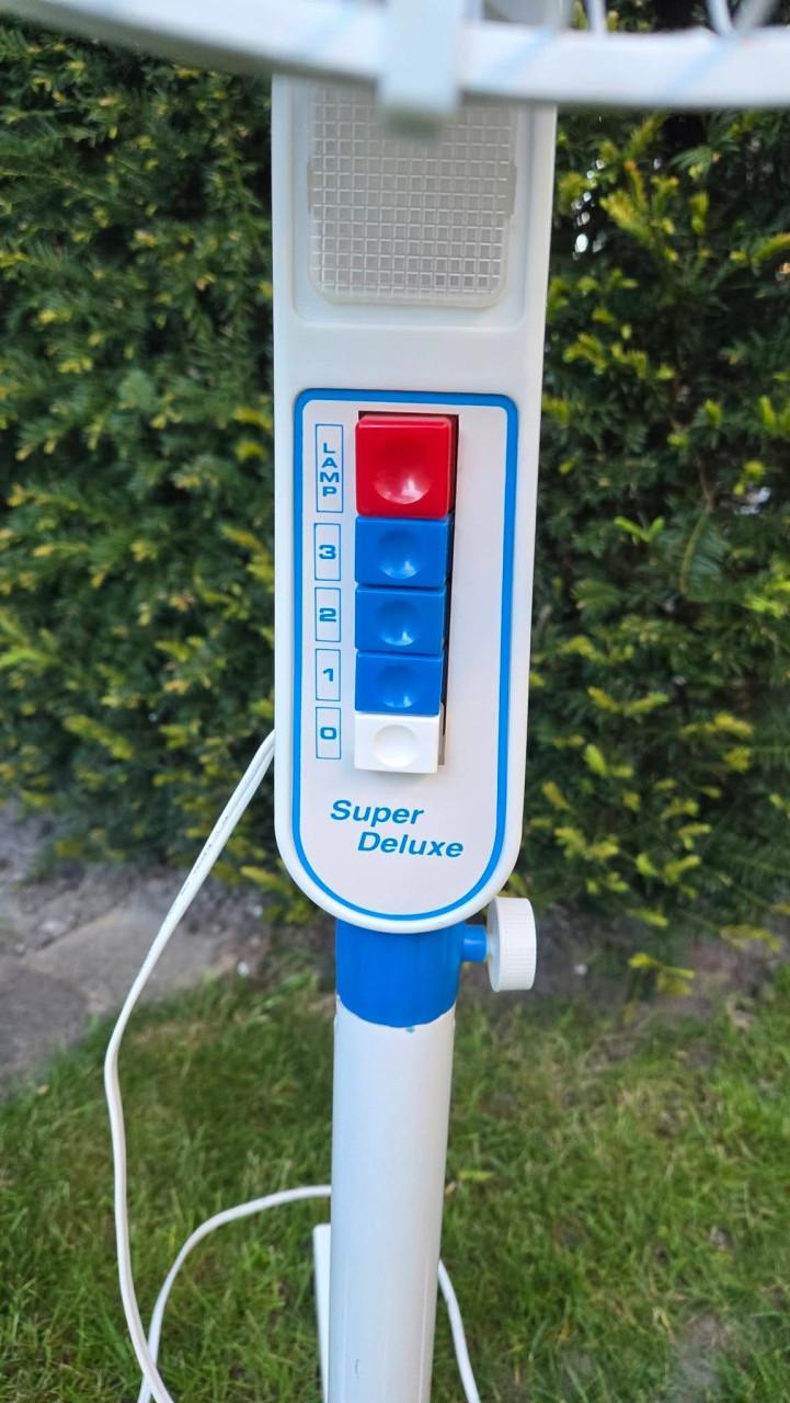 🌞 Retro Ventilator op statief met 3 standen.