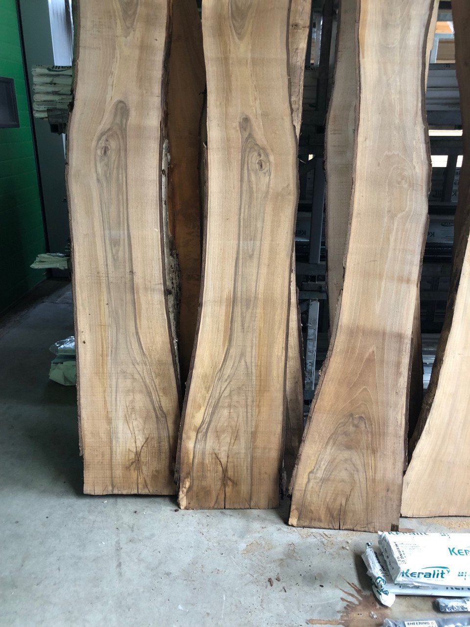 Zeeuwse WALNOOT boomstam bladen 290 x 30-35 x 5 koffie gratis