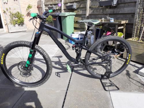 Vitus Sommet 29 full Suspension Downhill bike