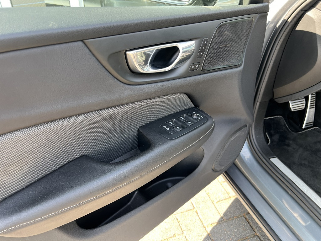 Volvo S60 t5 254pk aut8 r-design| panodak| adap.cruise| trekhaak| camera