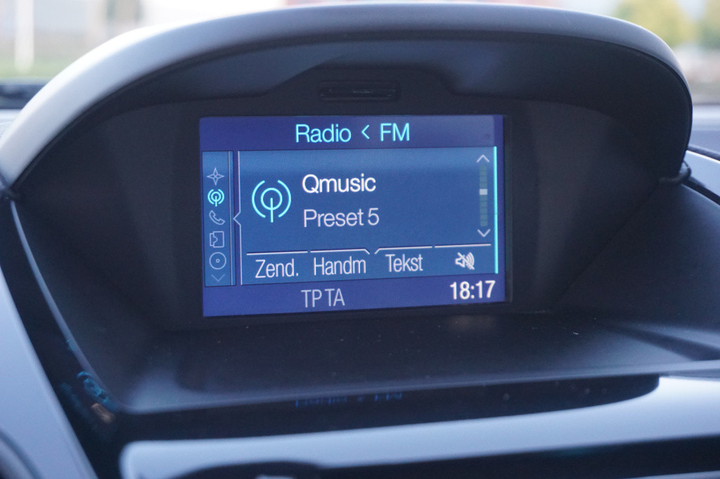 Ford B-max 1.0 ecoboost titanium airco / navi / cruise / camera / parkeers.