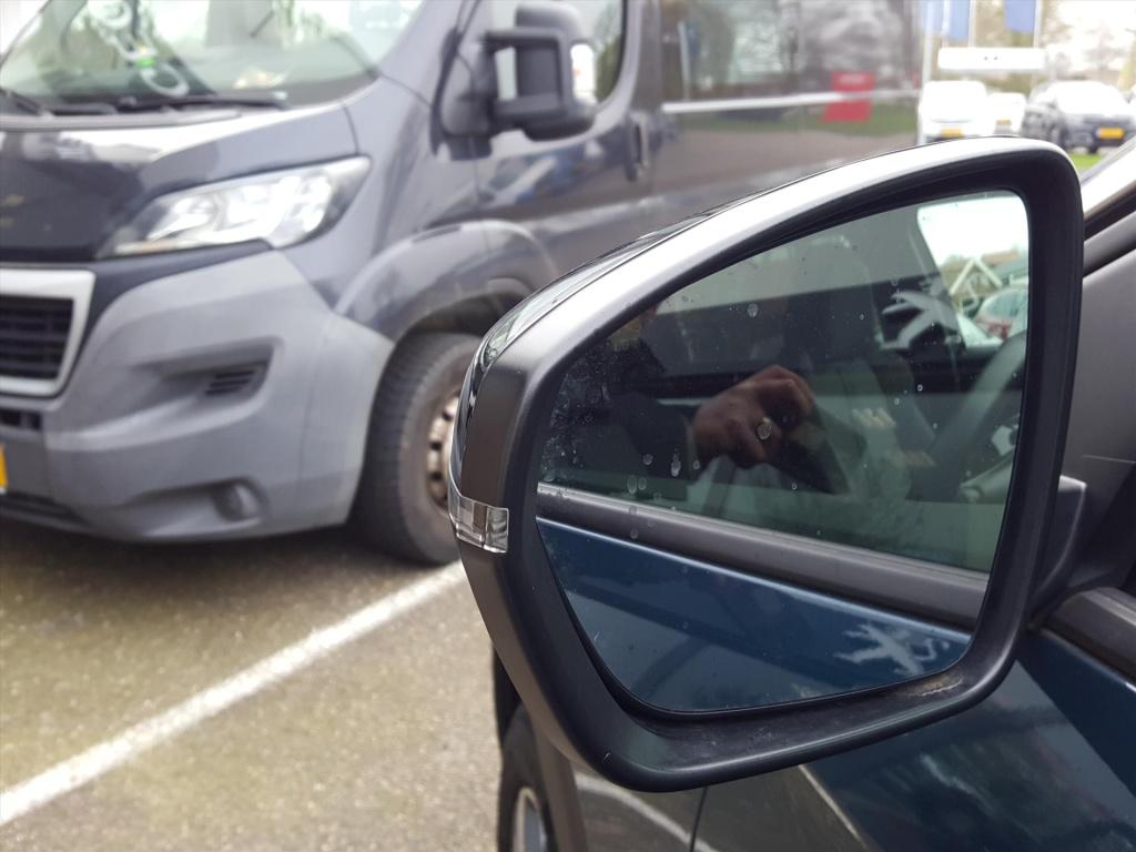 Peugeot 5008 1.2 130pk s&s allure pack business 7p apple carplay & android 