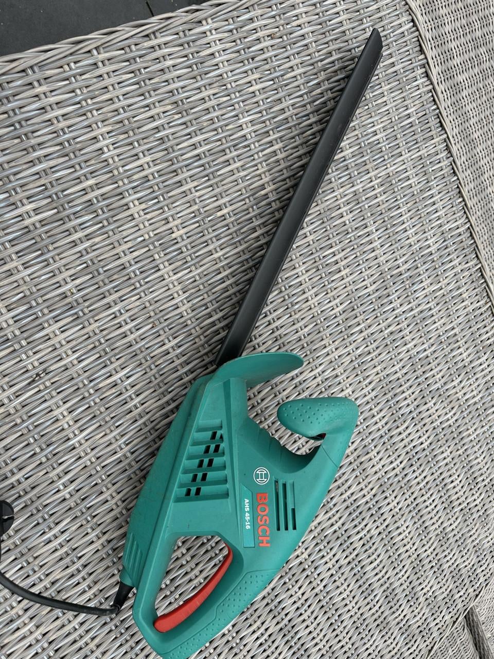 Elektrische heggenschaar is de Bosch AHS 45-16