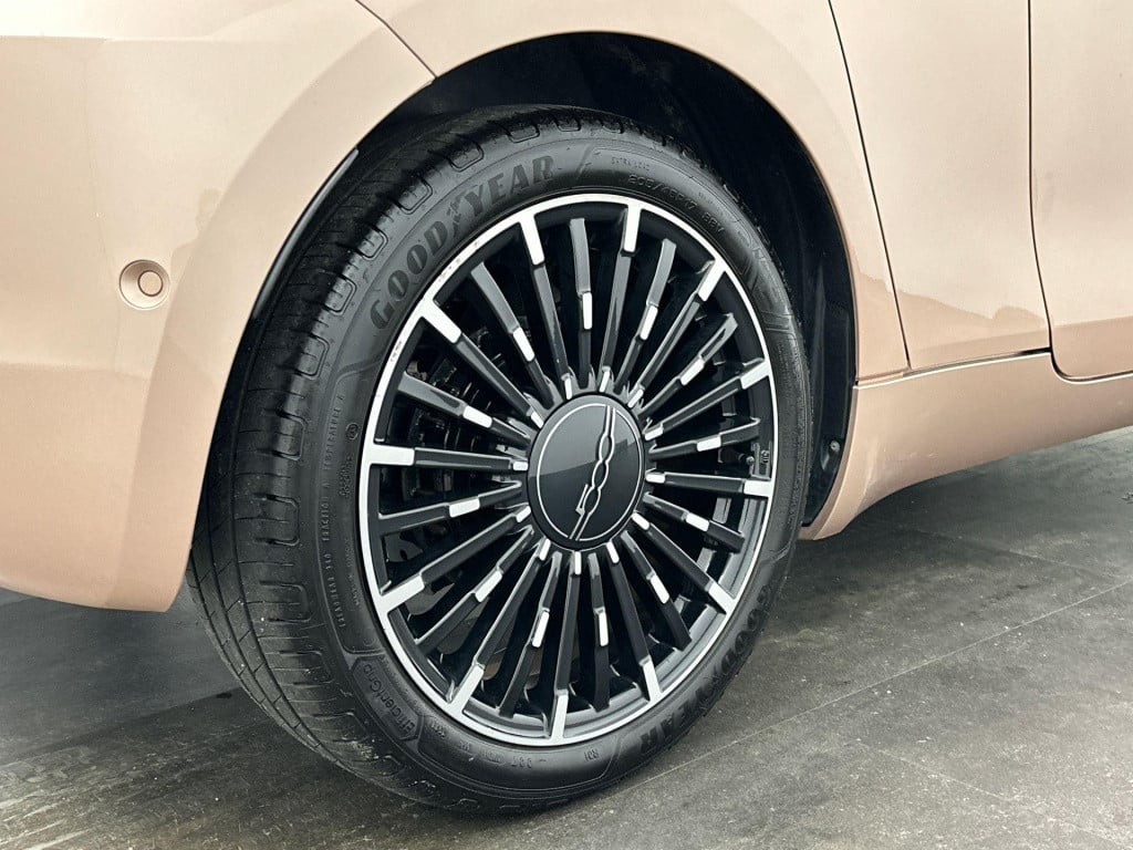 Fiat 500e 3+1 la prima 42 kwh