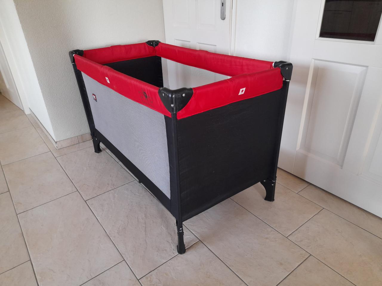 Camping bedje met matras ( in goede staat )