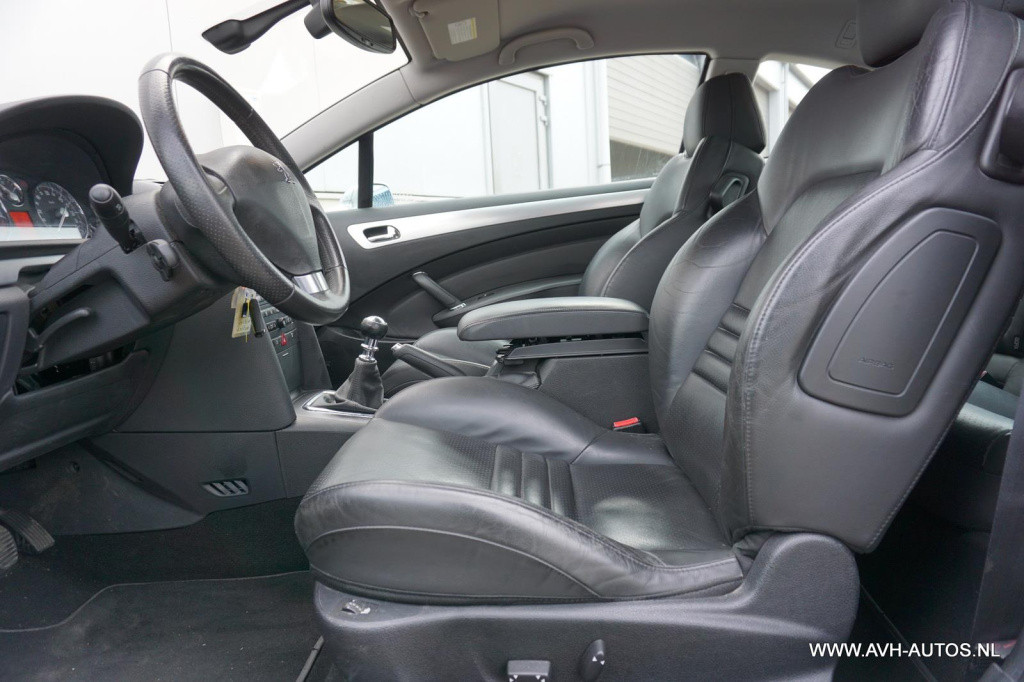 Peugeot 407 coupé 2.2-16v pack