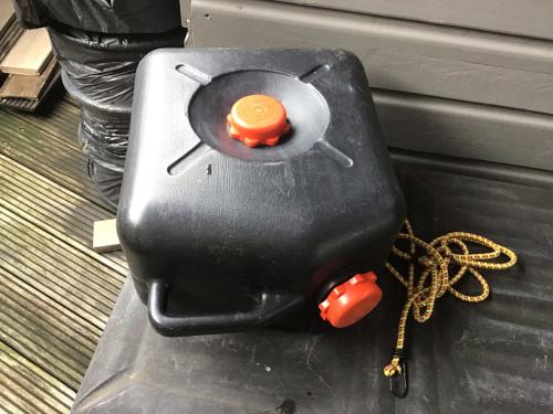 Jerrycan voor opvang grijs water.