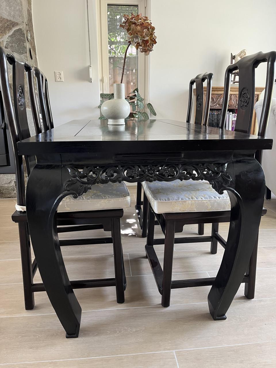 Oosterse eettafel met 4 stoelen