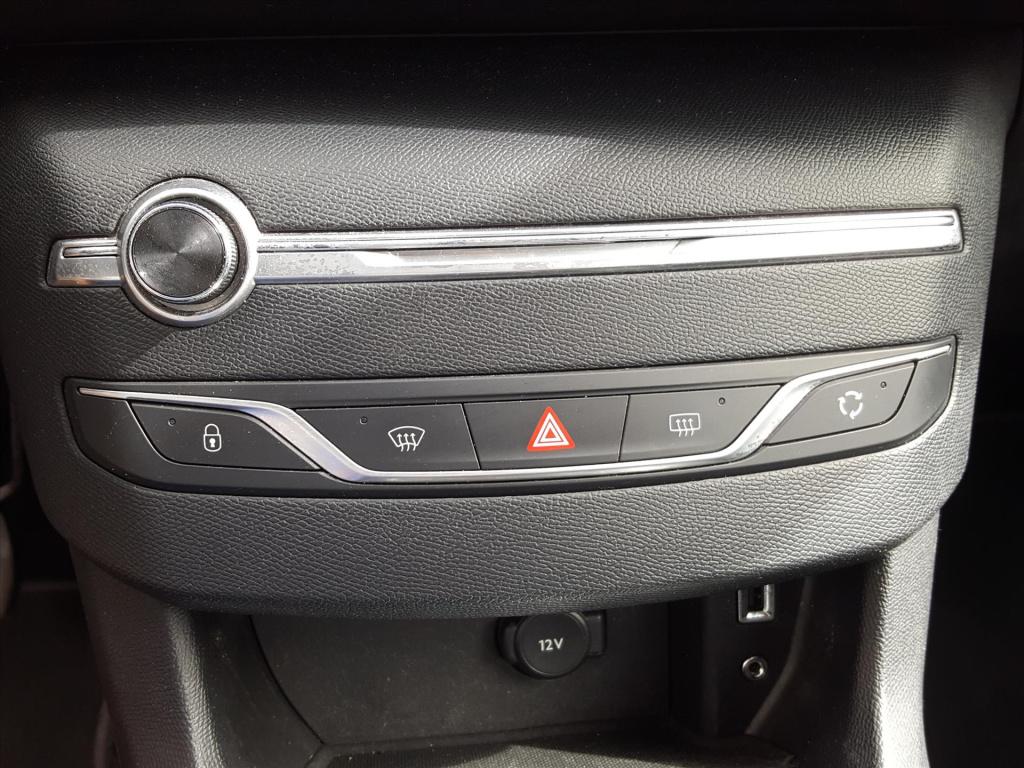 Peugeot 308 sw blue l. 1.2pt-110pk navigatie | trekhaak | cruise control | 