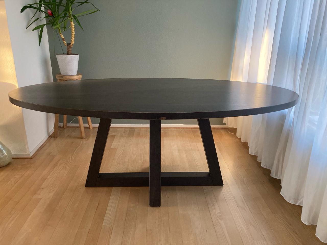 Massief eikenhouten ovale eettafel