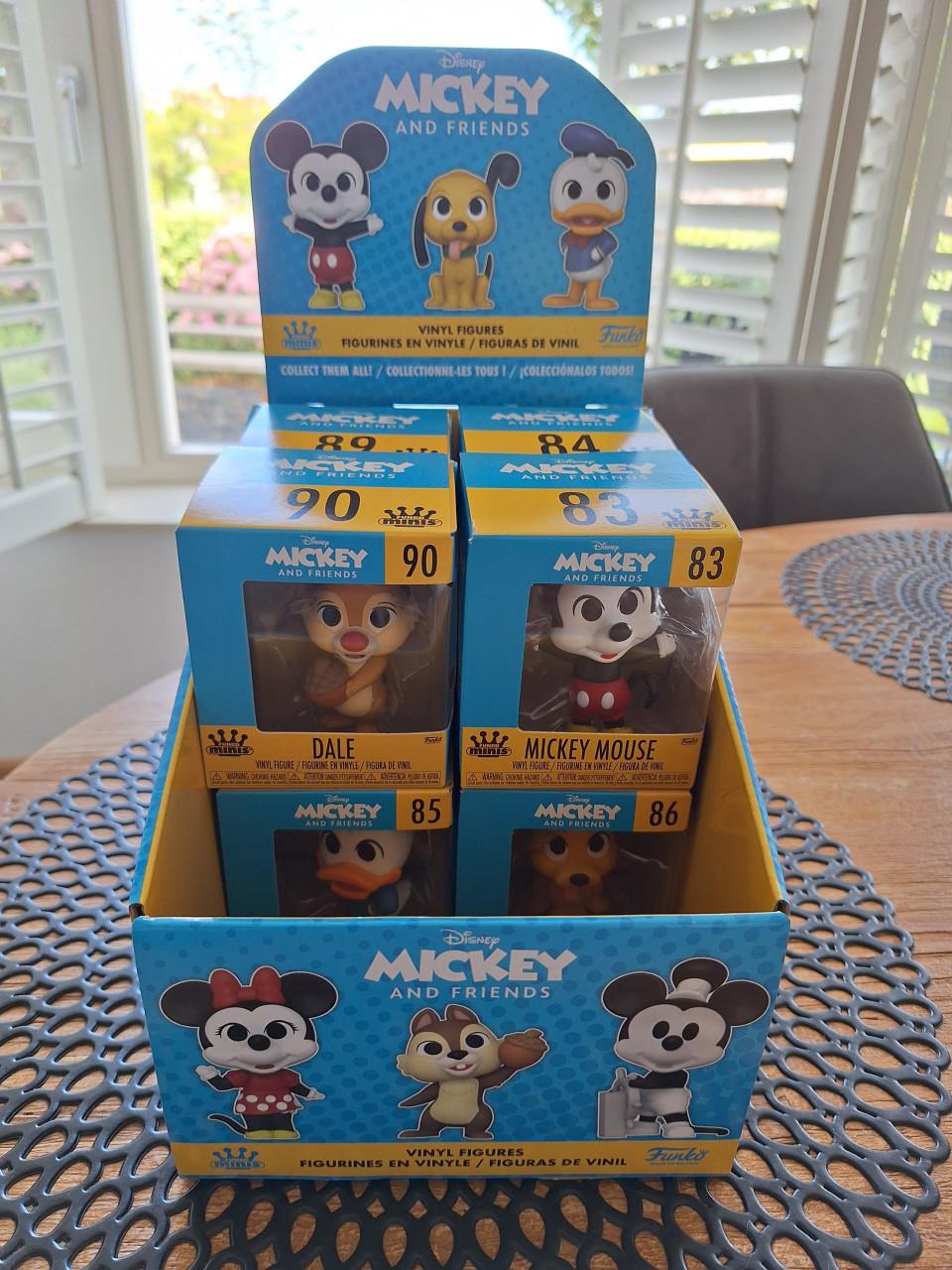 Funko pops mickey and friends + display box (COMPLETE SET)