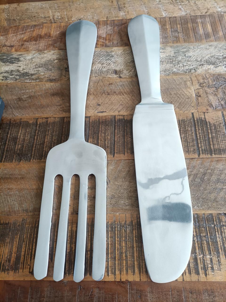 Grote metalen mes en vork