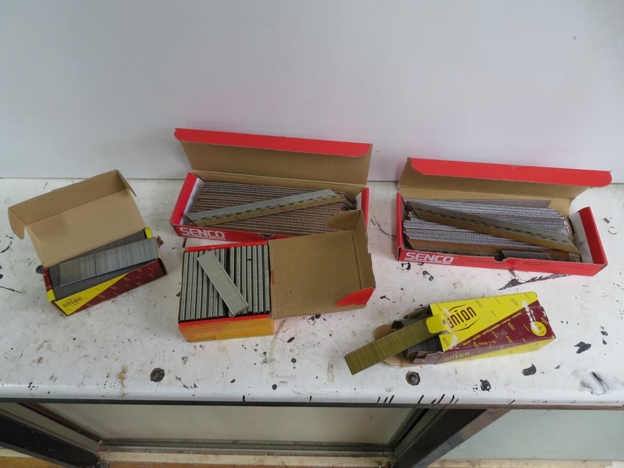 Mooi Pneumatisch Tackerset Senco met compressor en kitspuit