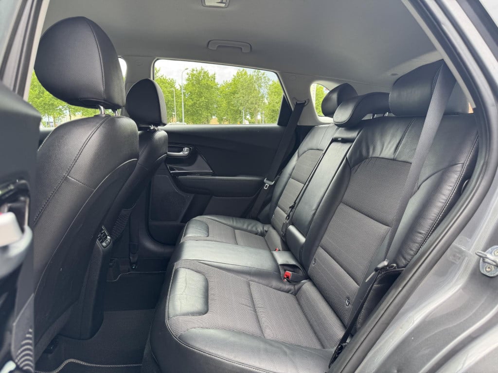 Kia Niro 1.6 gdi hybrid first edition | trekhaak | navigatie | camera | app