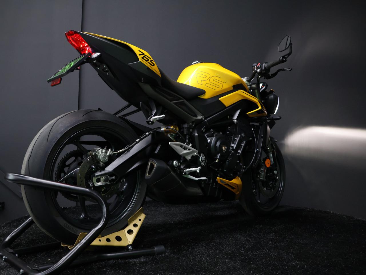 STREET TRIPLE 765 RS | Cosmic Yellow