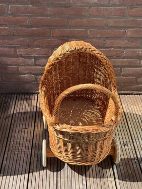 Vintage poppenwagen